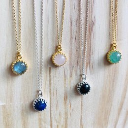 Natural stone necklace in silver gilt with various gemstone variants including aventurine, labradorite, lapis lazuli, quartz, onyx, amazonite, tiger's eye, and moonstone. Pendant shapes include round and faceted stones.