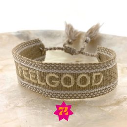  Woven bracelet in sand color with "Feel good" text. Made of natural materials, adjustable fit.