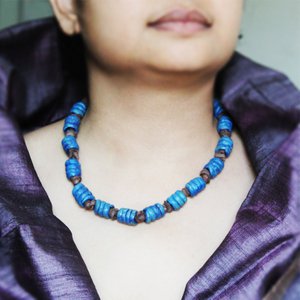 Ketting van papier-maché-blauw