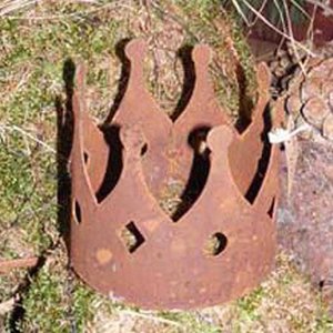 Roest decoratie kronen in verschillende maten | Patina tuindecoratie van metaal
