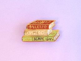  Gold plated hard enamel pin with a cat astronaut design. Suitable for wearing as a brooch.