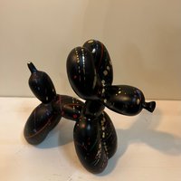 Polyresin balloon dog black splash