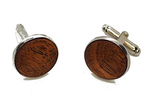 Elegant round cufflinks made of real mahogany wood, diameter approx. 18 mm, rounded inlay with great grain