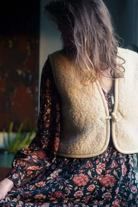 Woolen body warmer - Latte Shorty