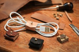 Natural leather keychain with spider design. Durable and stylish accessory.