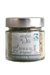 Fleur de sel from Guérande with black pepper from Madagascar. A premium seasoning blend featuring the delicate, crunchy fleur de sel salt and aromatic black pepper.