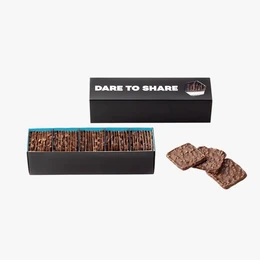  Milk and puffed grain chocolate galetjes in a dark chocolate bar. Rectangular shape with a textured surface and various chocolate colors.
