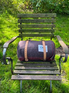 Legerstijl deken + LEDEREN draagriem 100% wol (gerecycled)