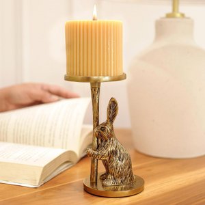 Staande kaarshouder – aluminium konijnbeeldje – gouden afwerking, 16 cm