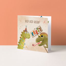  Colorful birthday card with a playful dinosaur design, featuring party flags and a festive "Hiep Hiep Hoera, feest!" (Hip Hip Hooray, party!) message.