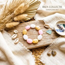  Bold chunky beaded bracelet with ruby red, pink, and white beads, Valentine's Day jewelry