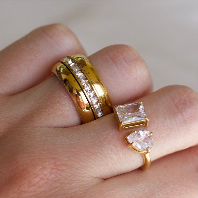 Romane - Wide Crystal Plain Gold Band
