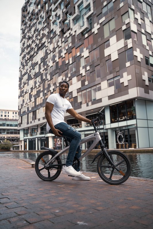 Cruzaa pedalstøttende Bluetooth elcykel Carbon Black