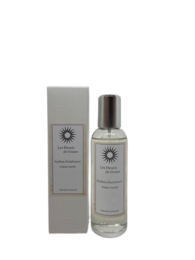 A 100 ml vanilla praline room spray with a sweet, warm fragrance. The spray features notes of vanilla, praline, and other warm, comforting scents to create a cozy, inviting atmosphere.