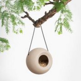  Ceramic bird feeder in beige and grey colors, with a round shape and hanging design, suitable for outdoor use.