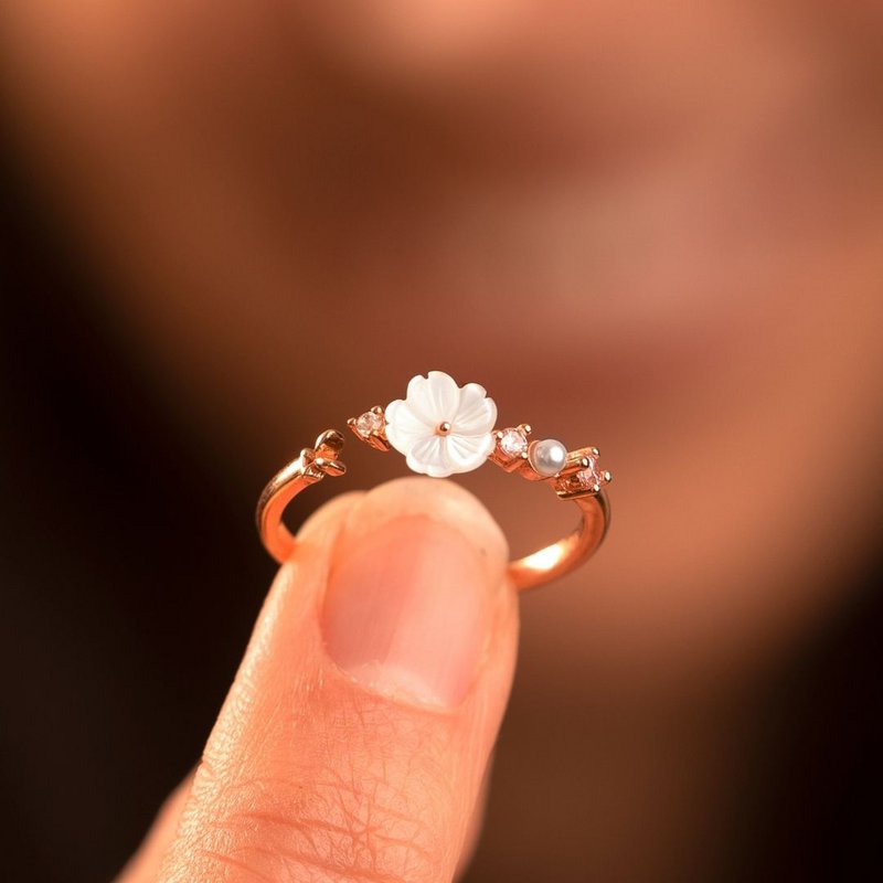 Anello fiore di Como