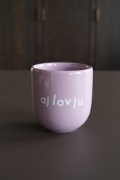  A light purple ceramic mug with the text "aj lovju" printed on it.