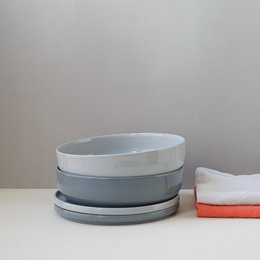 Bowl 22 cm with lid/plate Hollyhock - arctic gray - 1,000 ml