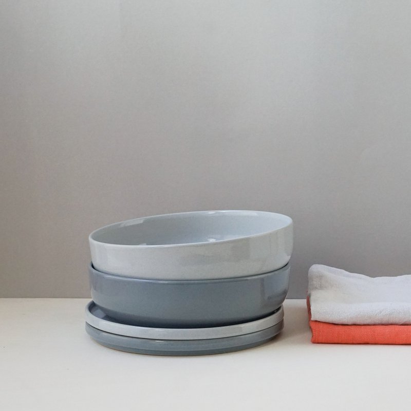 Bowl 22 cm with lid/plate Hollyhock - arctic gray - 1,000 ml