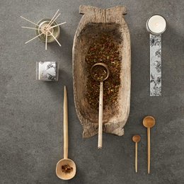 Candela profumata | Ricca fragranza legnosa e delicata speziata | MISOGI | 220gr