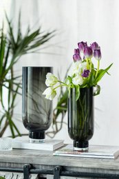 Sober moderne høj glasvase, cylindrisk form på solid bund, mørkegrå, OMAHA18GR