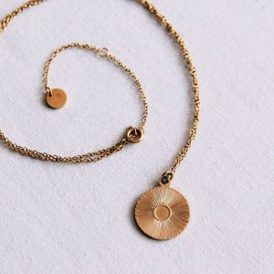 Fine stainless steel chain with round fantasy charm