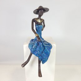 Bronze-Skulptur "Femme assise avec chapeau" by Soré | verschiedene Größen und Farben