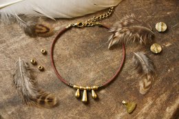 Leren armband 3 kleine messing druppelbedels » Handgemaakt