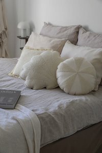 Boucle-katoenen patchwork snoepkussen 'White Lamb'