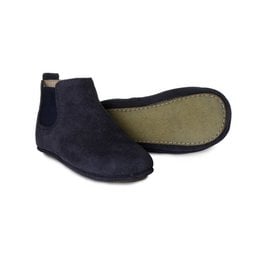 Dark blue suede baby boots with rounded toe and low heel. Suitable for infants and toddlers.