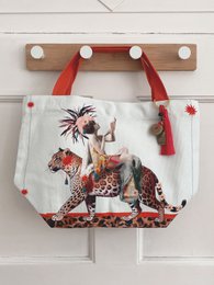  Small decorative bag with leopard print and red accents, suitable for makeup, lunch, or business use.