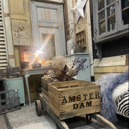 HOLZKISTE / KISTE Amsterdam
