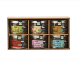Discovery box of 6 organic flavored salts, including sea salt, garlic salt, and various herb-infused salts. Ideal for seasoning and adding flavor to a variety of dishes.