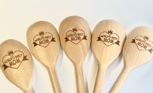 gegraveerde houten pollepel Mom