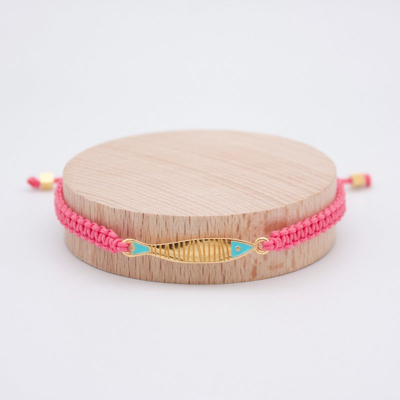 MAGDALENA colorful macrame bracelet with golden fish charm