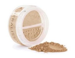 Mineral foundation in Hickory shade, suitable for face application. Powder-based formula with natural ingredients.