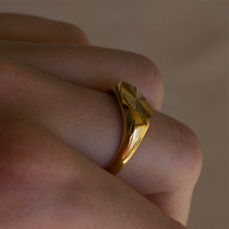 Medilion - Signet Sun Burst Gold Ring