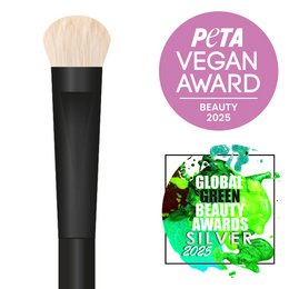  Large high-performance eyeshadow brush with synthetic bionic bristles. Precise, controlled application and blending of eyeshadows in various colors. Ergonomic aluminum ferrule for comfortable use.