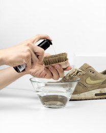 Rensemidlet | Sneakerrensekoncentrat med skobørste
