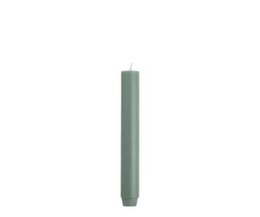  Set of 20 olive green dinner candles, each measuring 2.6 x 18 cm.