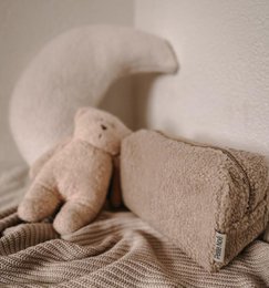 Soft, plush beige makeup pouch with a teddy bear design and gold zipper closure. Ideal for storing and organizing cosmetics, toiletries, or small personal items.