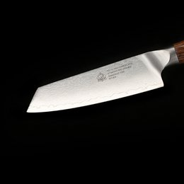 Coltello Santoku PUMA IP 5.5”, realizzato in acciaio Damasco giapponese VG-10 con manico in legno di noce-pakka