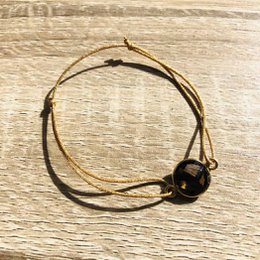 Natural stone bracelet with adjustable silver and gold cord, featuring various gemstone charms including calcédoine bleue, calcédoine d'eau, calcédoine d'eau losange, perte de culture, and quartz fumé.