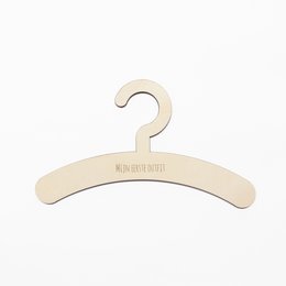 Wooden clothes hanger for baby's first outfit, featuring a simple, minimalist design with the text "Mijn eerste outfit" (My first outfit) printed on it.