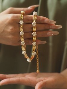 Von Trifari inspirierter Perlen- und Bandhalsreif