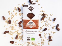 Organic milk chocolate bar with caramelized pumpkin seeds. Rich, creamy chocolate with a crunchy, sweet topping. Suitable for vegetarians.