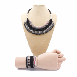 Collana con pettorina intrecciata nera GUAINÍA