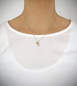 Korte 18K vergulde ketting met Golden Shadow kristallen druppel en balletje