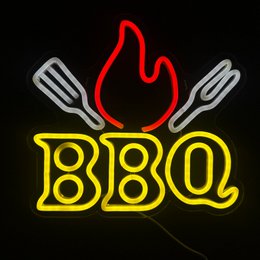  Neon BBQ sign with flame and utensils, suitable for wall decor in kitchen or outdoor living spaces. Dimensions: 30 x 32.5 cm.