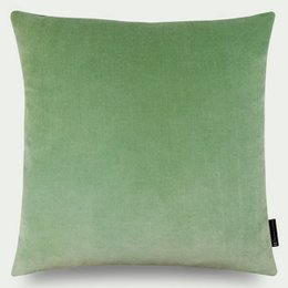  A 45x45 cm cushion made of soft, plush velvet in a mist green color.